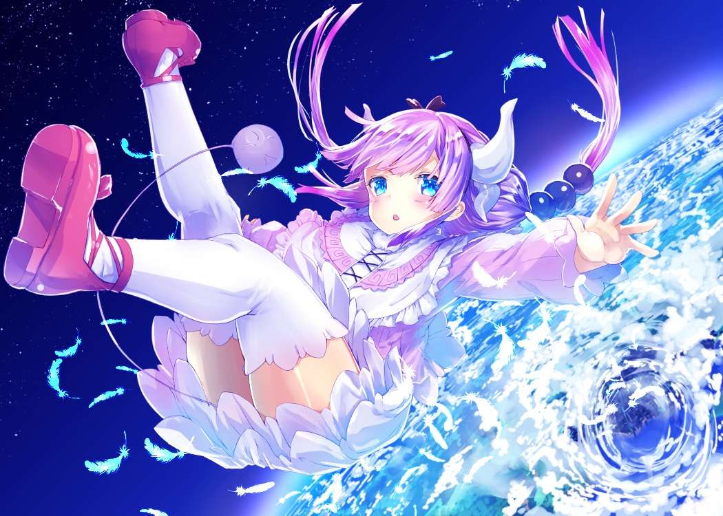 https://cdn.nettruyenca.com/269/269736/konachancom-235902-aliasing-blue-eyes-blush-clouds-dress-feathers-horns-kamui-kanna-kyougoku-touya-loli-long-hair-purple-hair-sky-stars-tail-thighhighs.jpg