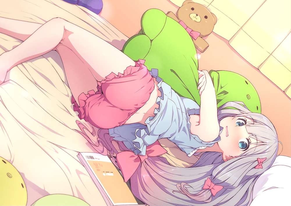 https://cdn.nettruyenca.com/269/269738/konachancom-243265-aqua-eyes-ass-azumi-akitake-book-bow-eromanga-sensei-gray-hair-hug-izumi-sagiri-loli-long-hair-shorts-teddy-bear.jpg